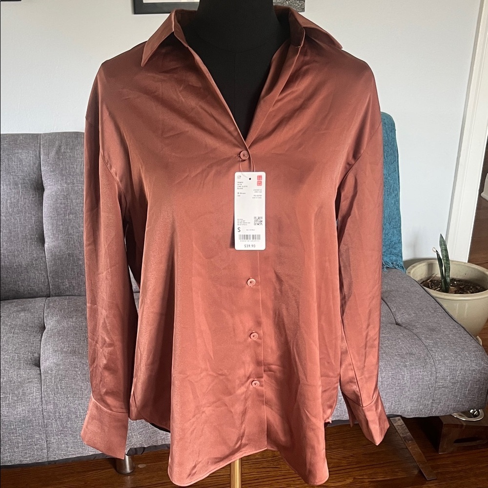 New with tags Uniqlo Women's Copper satin Button-Down Shirt size small
